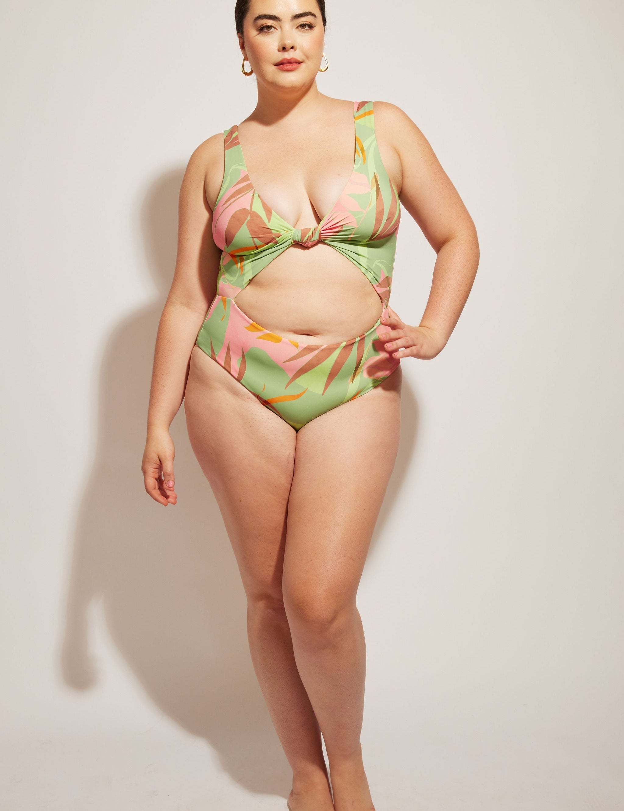 NomadsSwim-24-Green-255_8fd1a044-9ddb-450f-857f-058e07dc6ba2.jpg