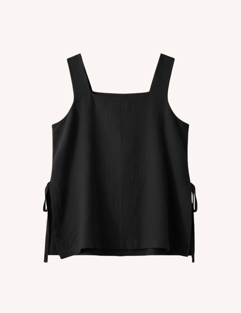 pamut_apparel_maeva_top_black_front_7b5da724-bcef-4266-a277-6d6fde00046a.jpg